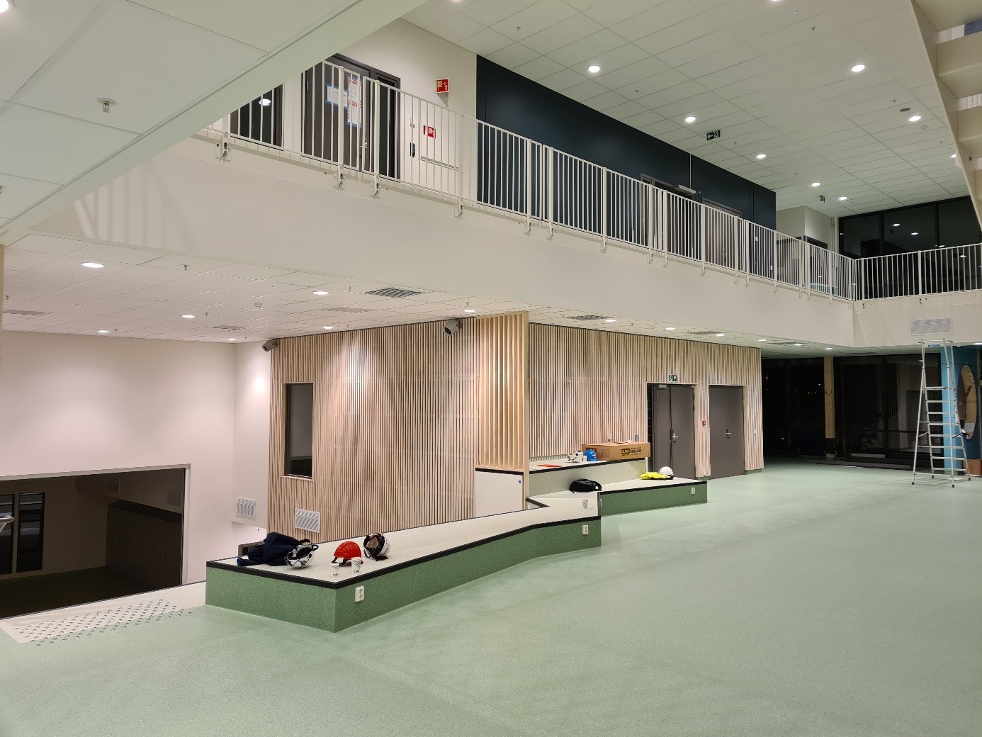 Emblem skole og idrettshall 7
