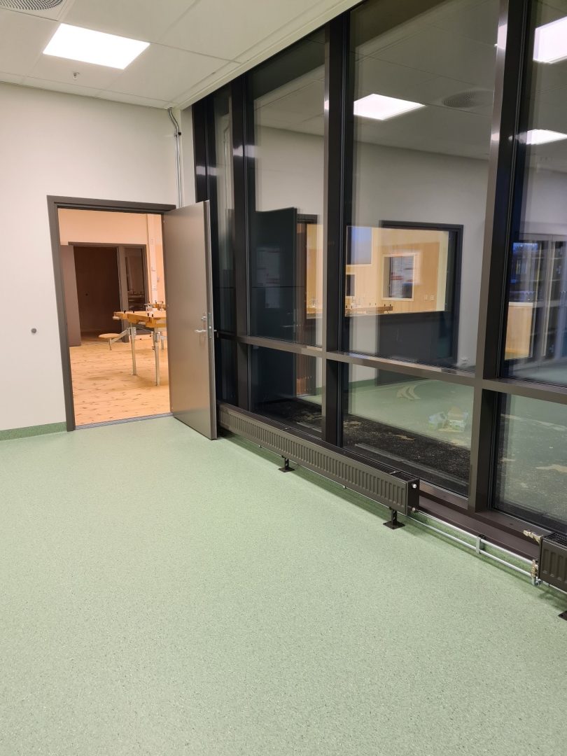 Emblem skole og idrettshall 13
