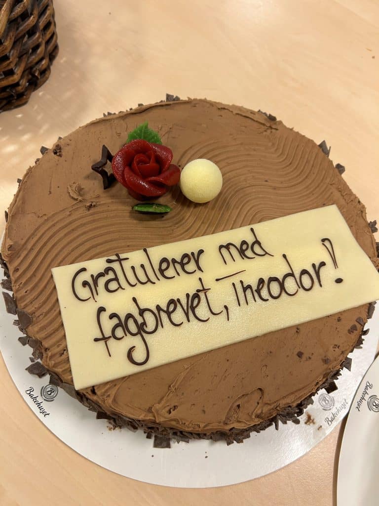Fagprøve bestått meget godt. 2